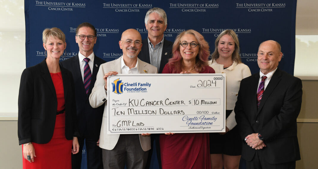 2408_EM_KU Endowment_KU Cancer Center_Check Presentation_Cinelli Family Foundation_2024_DSC_7910